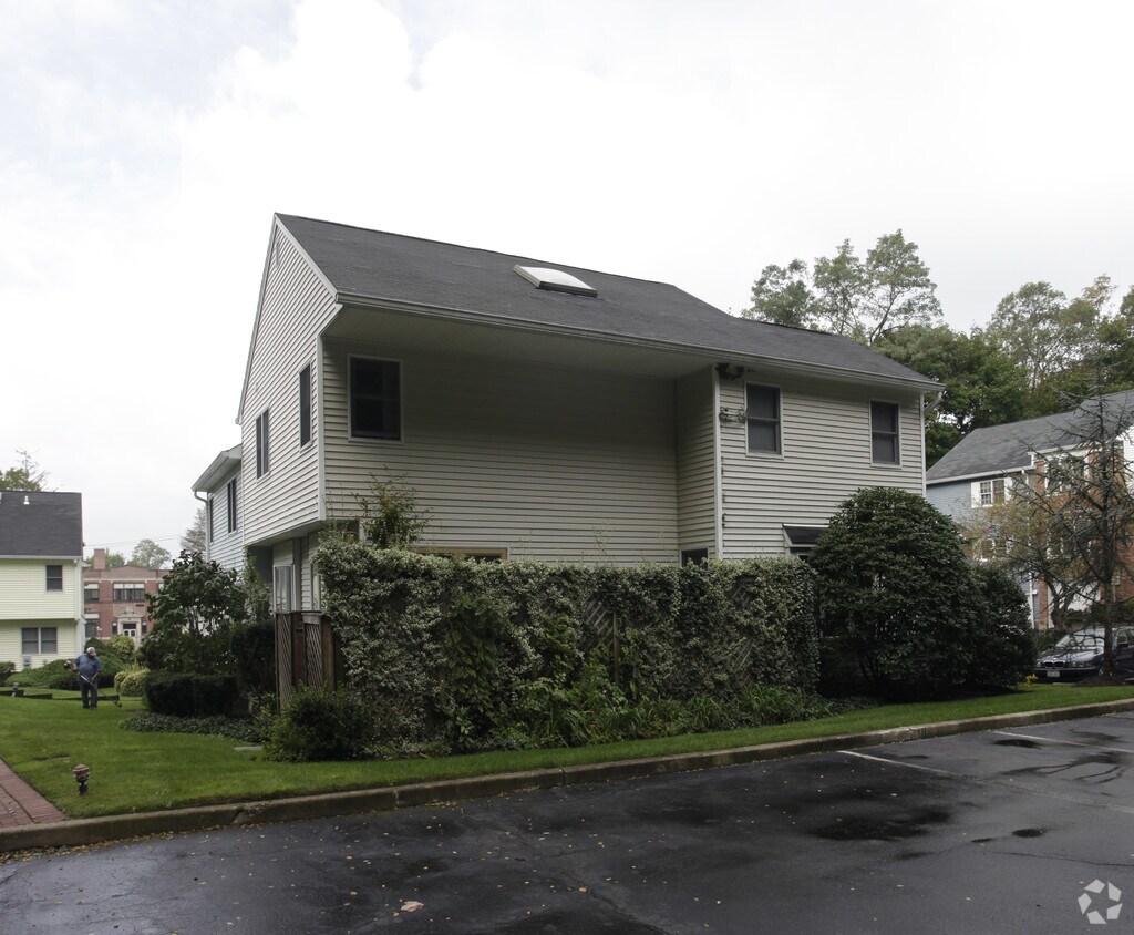 Building Photo - 515 High St