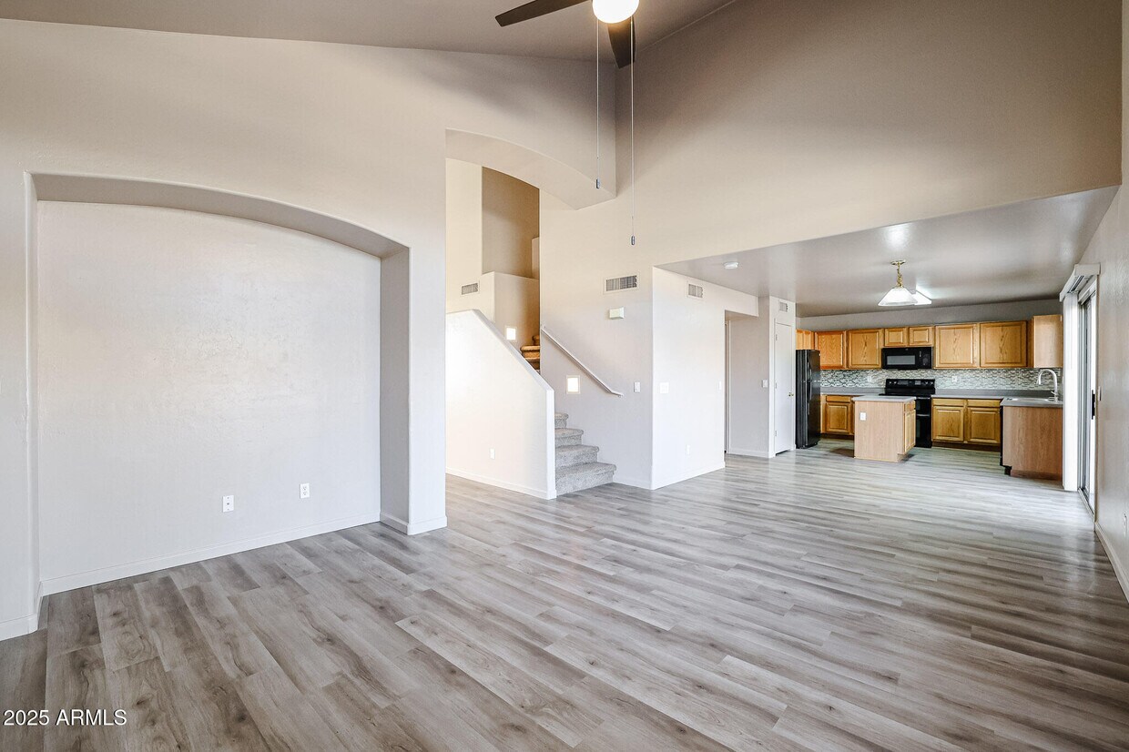 Foto principal - 15994 W Jackson St