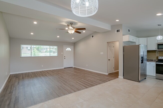 Building Photo - 2762 Brookwood Dr
