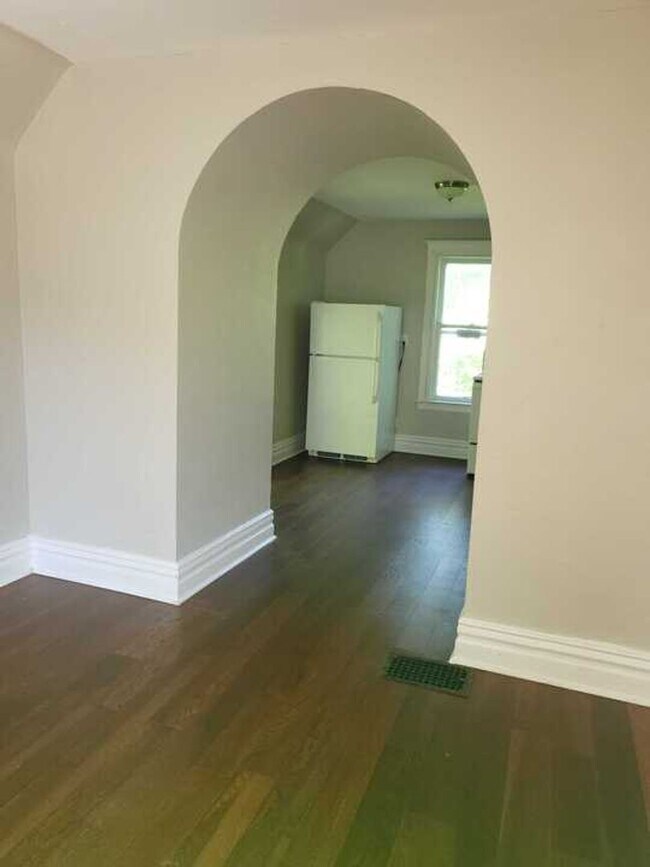 Building Photo - 913 Egleston Avenue