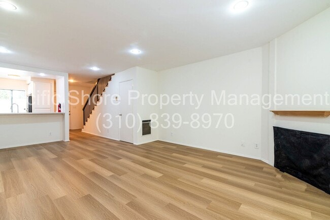 Foto del edificio - 2-Bed, 2-Bath Townhouse with Private Patio...