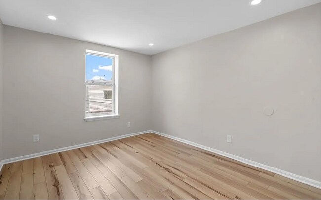 Foto del edificio - 221 Orleans St