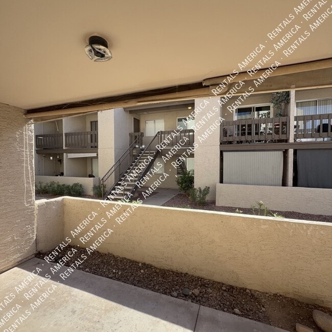 Foto del edificio - 520 N Stapley Dr