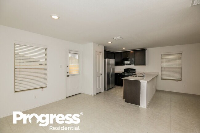 Building Photo - 1125 Crestview Dr
