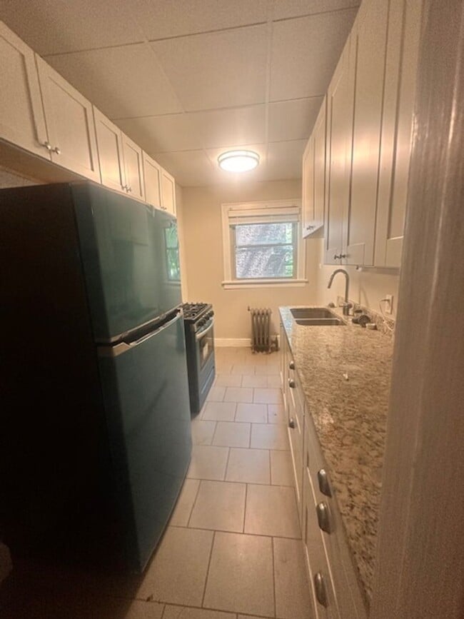 Interior Photo - Hessler Place - 5 minute walk to CWRU