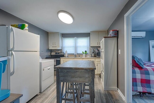 Foto del edificio - 2402 Rodney Dr