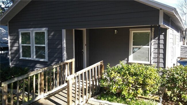 Building Photo - 1139 Poquito St