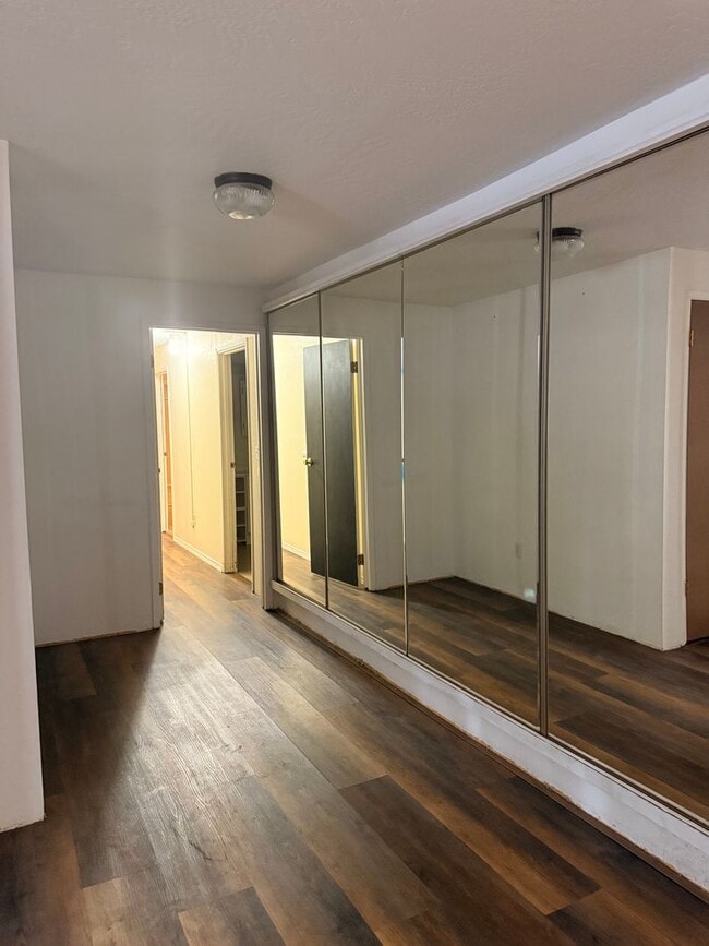 Building Photo - Great Post Falls Location!