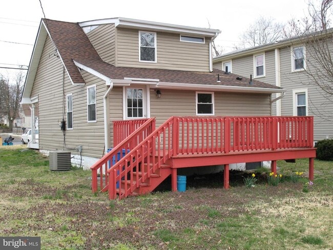 Building Photo - 400 Hessian Ave