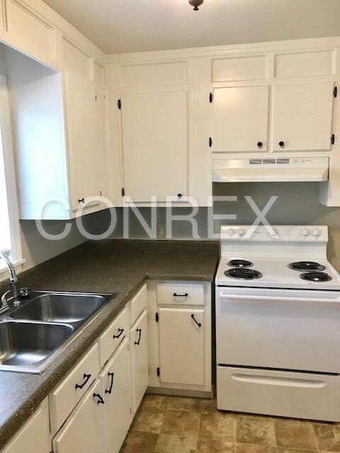 Building Photo - 102 Overbrook Cir