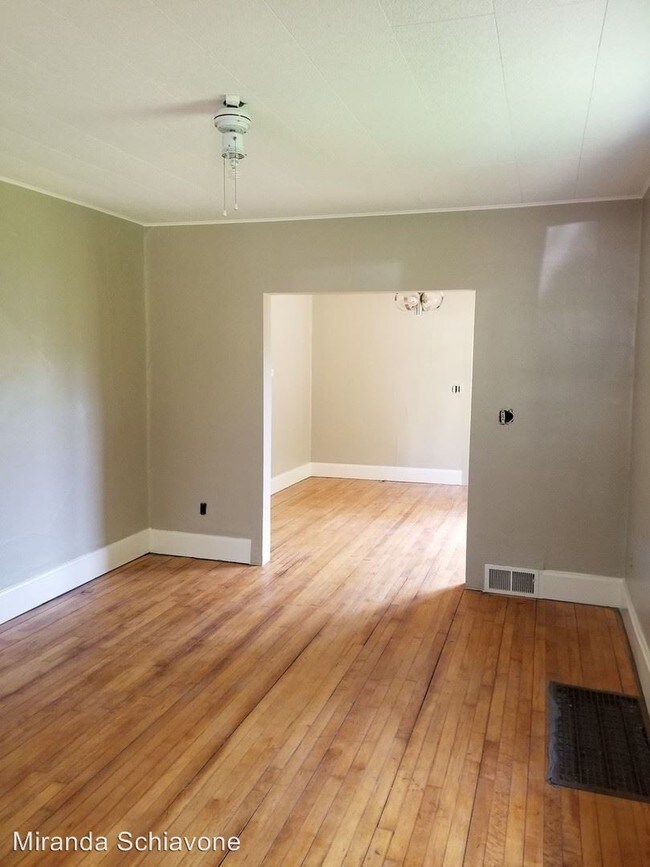 Foto del edificio - 422 E 11th St
