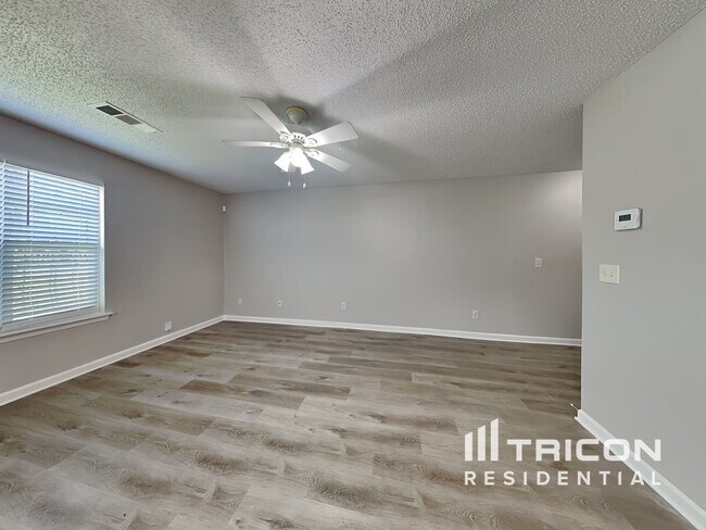 Foto del edificio - 740 Parkway Rd