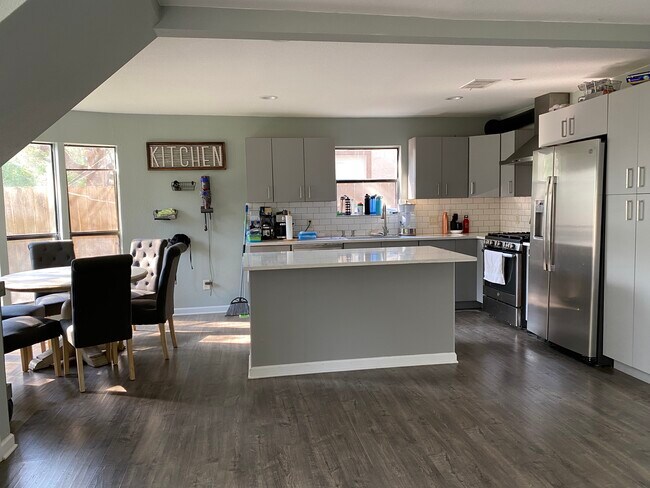 Kitchen - 8505 Fathom Cir