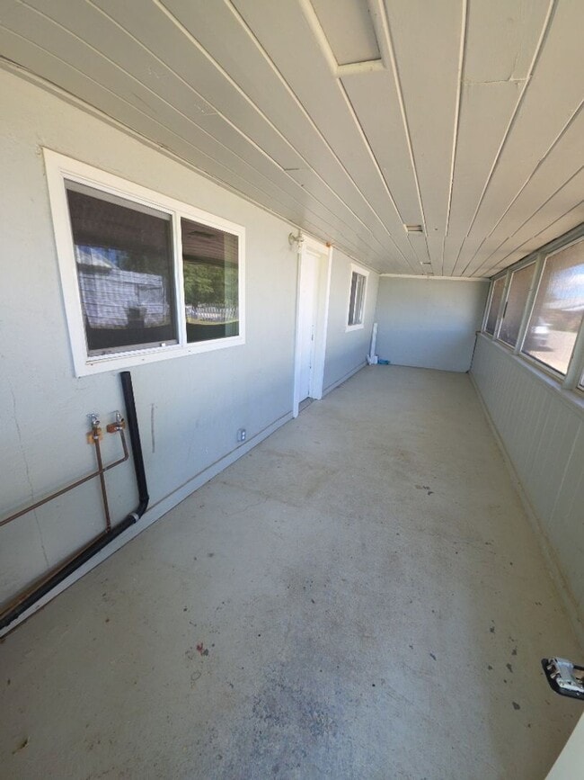 Building Photo - 2554 Beach Ln