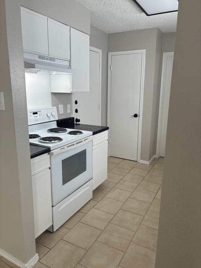 Photo - 3 bedroom 2 bath Duplex Townhome