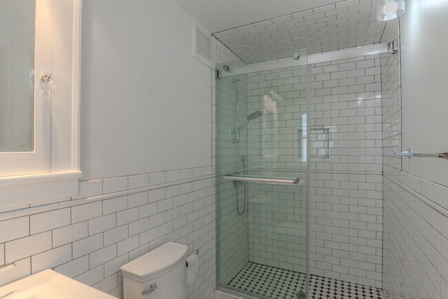 Building Photo - 4bd/1.75ba Seattle Home