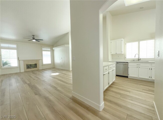 Building Photo - 1738 Navarre Ln
