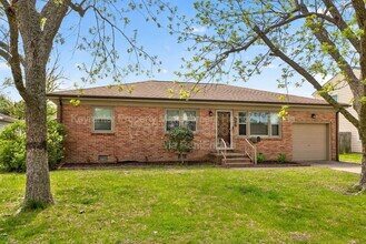 Building Photo - 204 Cleopatra Ct