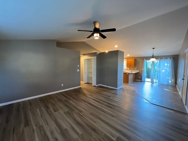 Foto del edificio - Well Sought-Out Junction City Three Bedroom
