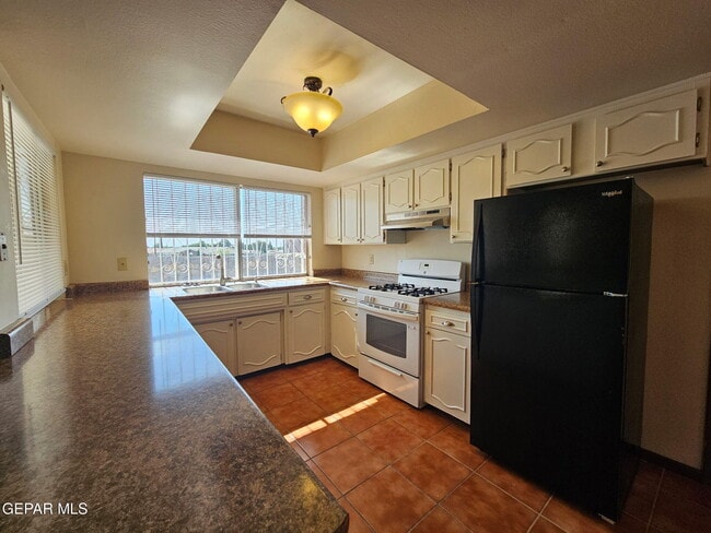 Building Photo - 10604 Pleasant Hills Dr