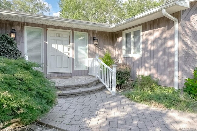 Foto del edificio - 12 Evergreen Ct