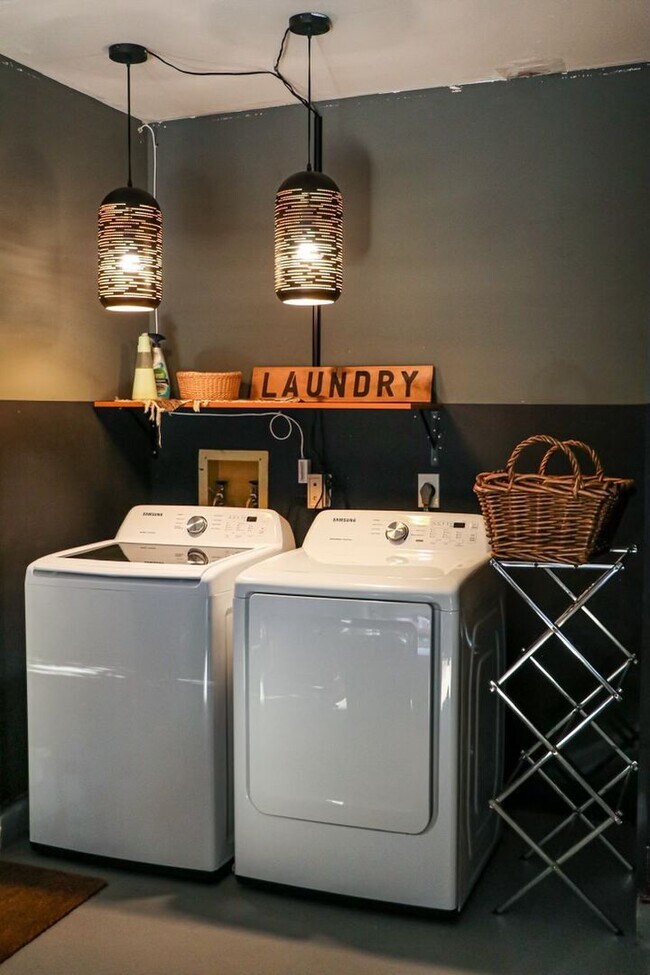 Foto del edificio - Coming soon....Super Cute Stylish Home w/ Modern Upgrades