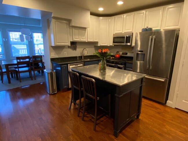 Foto del edificio - 1523 Isherwood St NE
