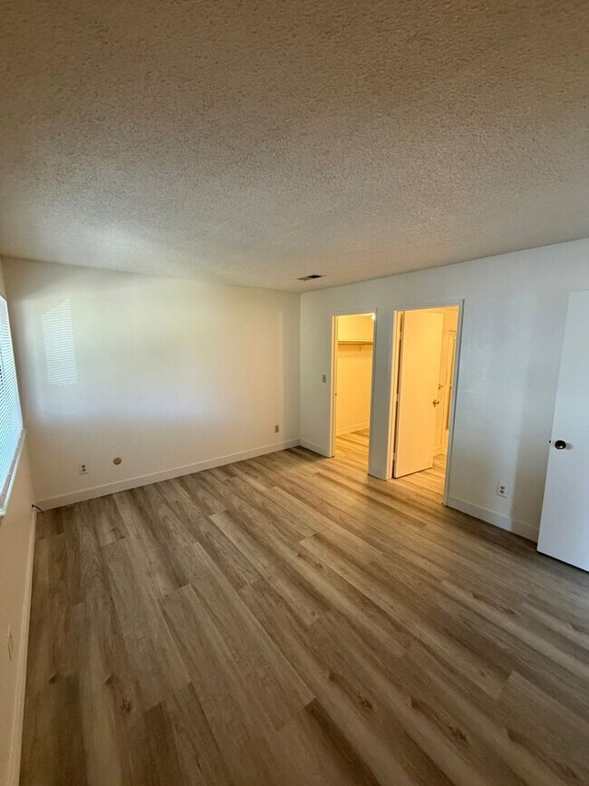 Foto del edificio - 325 Standiford Ave