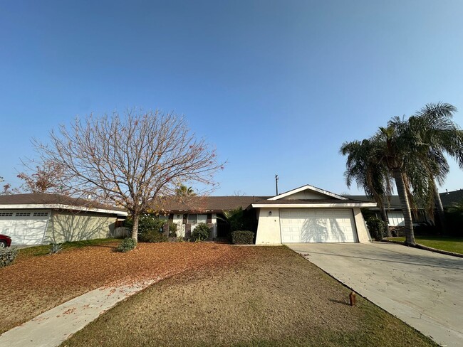 Building Photo - Charming 3-Bedroom, 2-Bath Home in Bakersf...