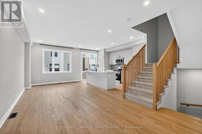 Building Photo - 936 Eileen Vollick Cres