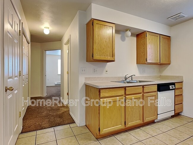 Building Photo - 3180 Chasewood Dr