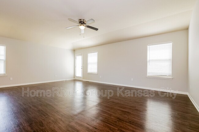 Building Photo - 741 S Cherry St