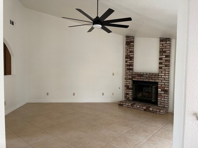 Building Photo - 1691 Yorktown Ct