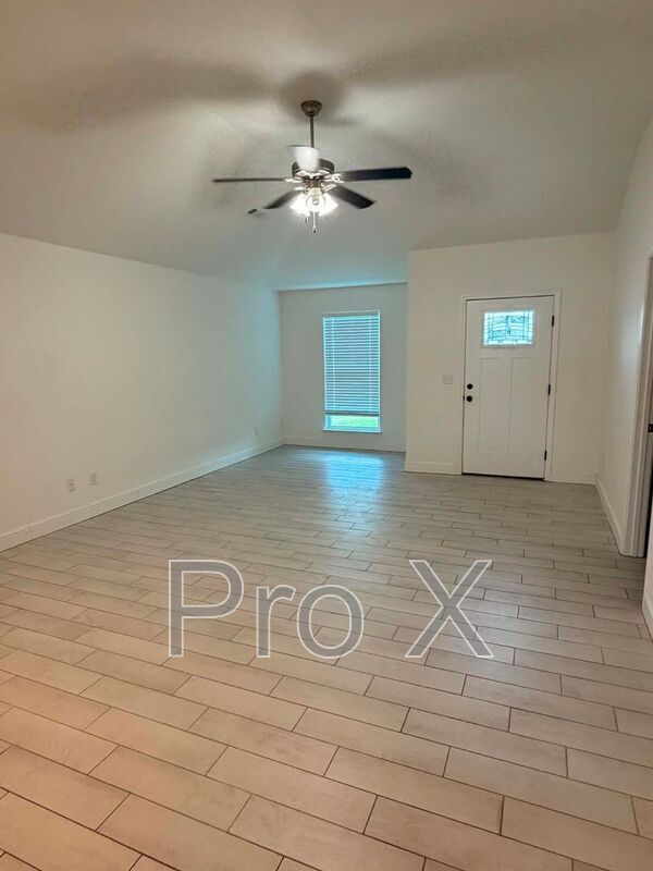 Building Photo - 347 Sidney Ln