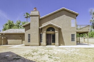 Building Photo - 611 N Maple St