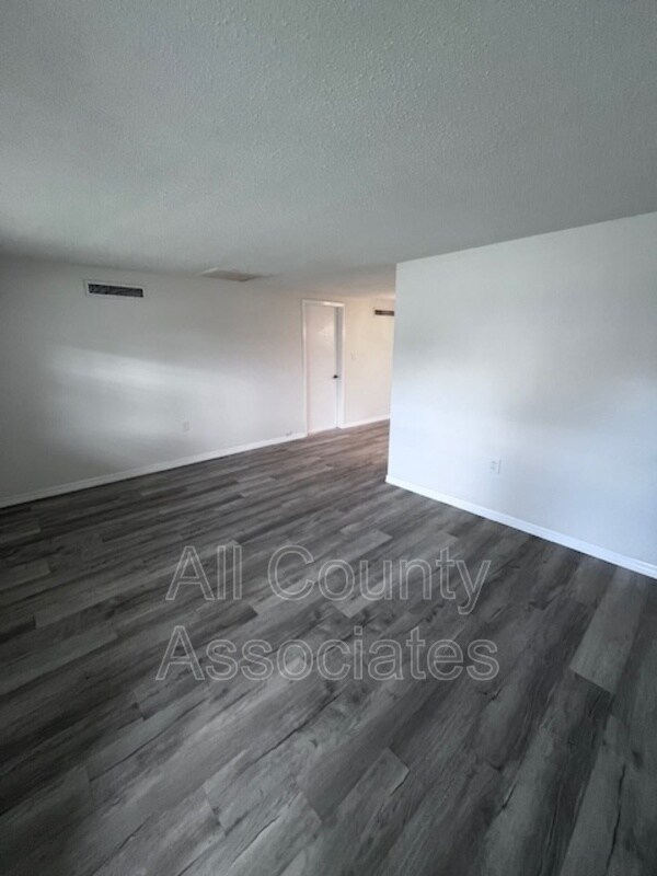 Foto del edificio - 7331 Parrot Dr