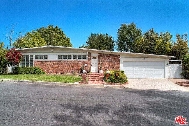 Building Photo - 2042 Linda Flora Dr