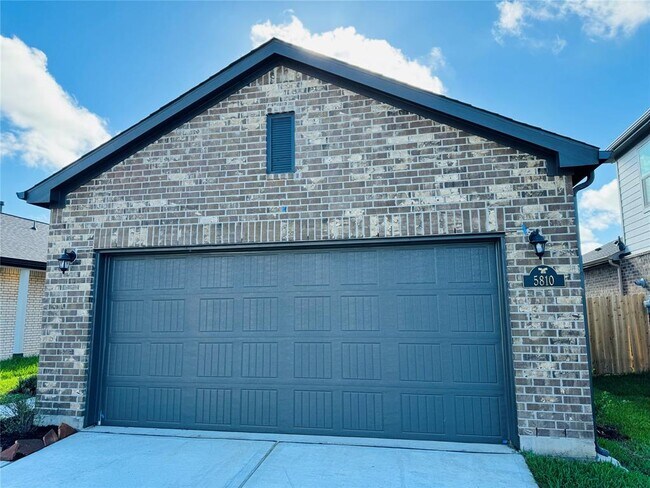 Foto del edificio - 5810 Quest Valley Dr