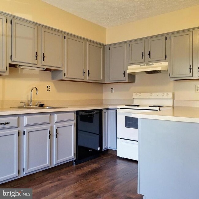 Building Photo - 1506 Virginia Ct