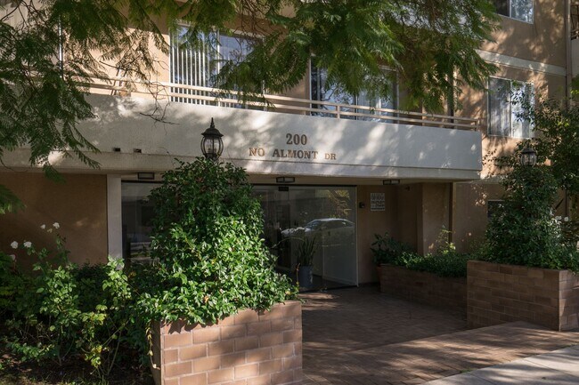 Foto del edificio - Beverly Hills Prime Location - 2 bed 2.5 bathroom