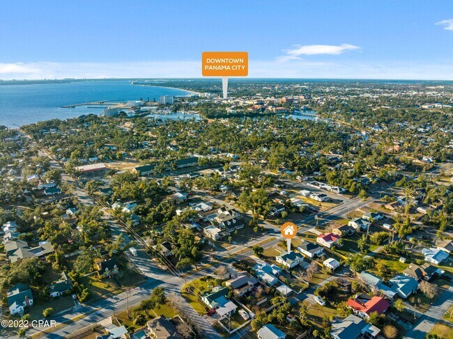 Foto del edificio - 206 N Cove Blvd