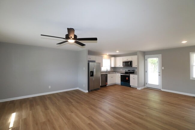 Building Photo - 115 Lynnwood Dr