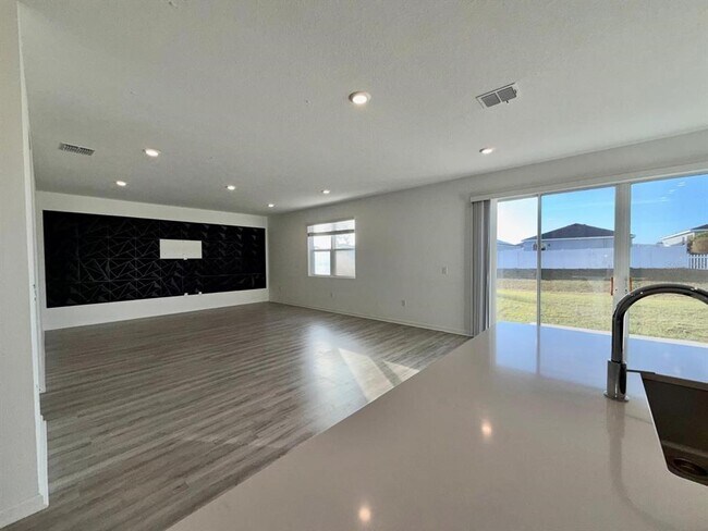 Foto del edificio - 1209 Mattie Pointe Blvd