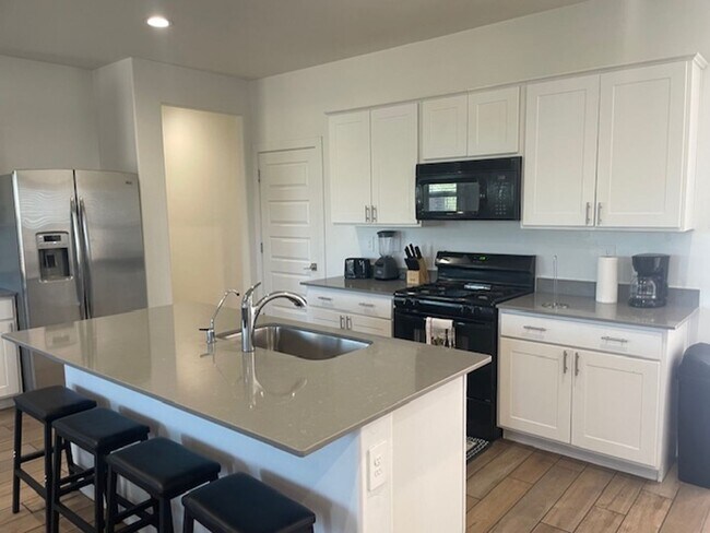 Foto del edificio - Large spacious 4 bedroom home located in cul de sac