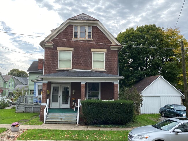 1st and 2nd fl Duplex For Rent - 307 Spruce St