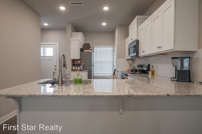 Foto del edificio - 2 br, 2.5 bath House - 642 N Littleleaf Te...