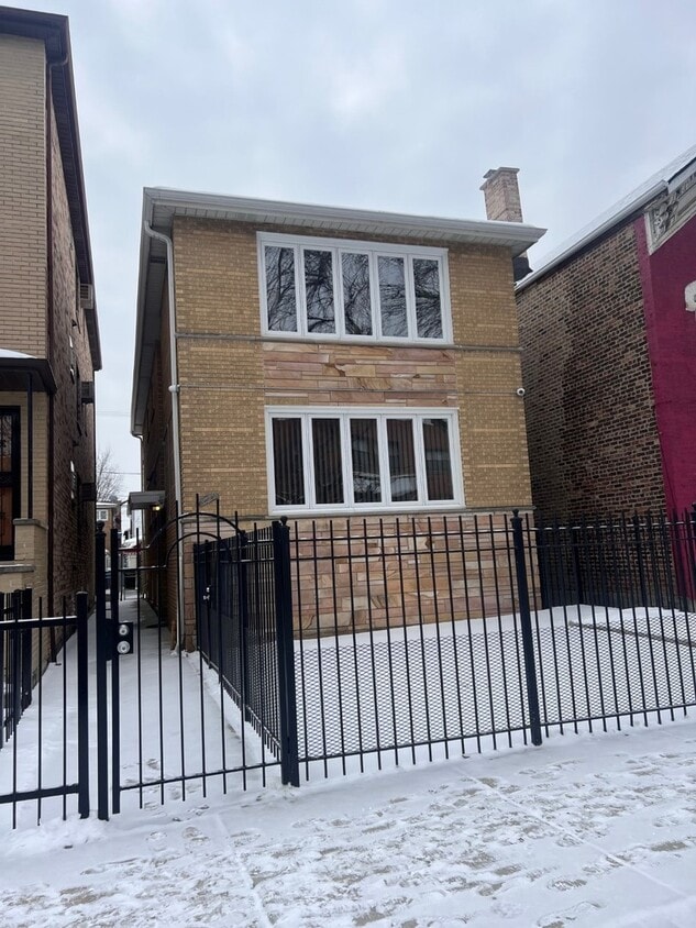 329 W 23rd Pl Unit 2, Chicago, IL 60616 Room for Rent in Chicago, IL