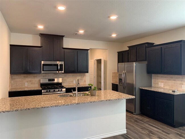 Building Photo - 2209 Miramar Dr