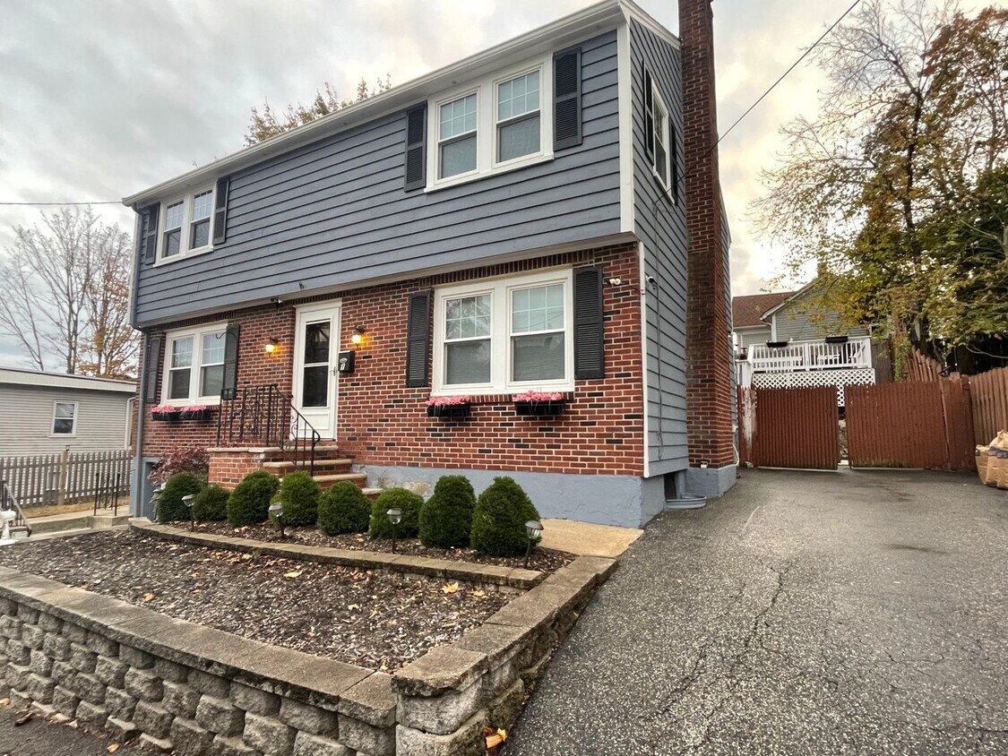 Primary Photo - 50% OFF 1st month's rent! Well maintained ...