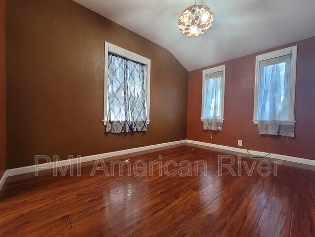 Foto del edificio - 3225 12th Ave
